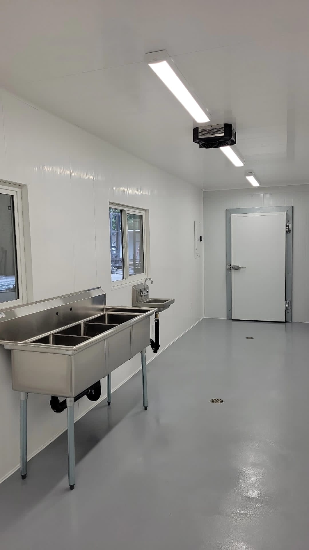 Meat Processing Unit With Walk in Cooler - Custom Cubes