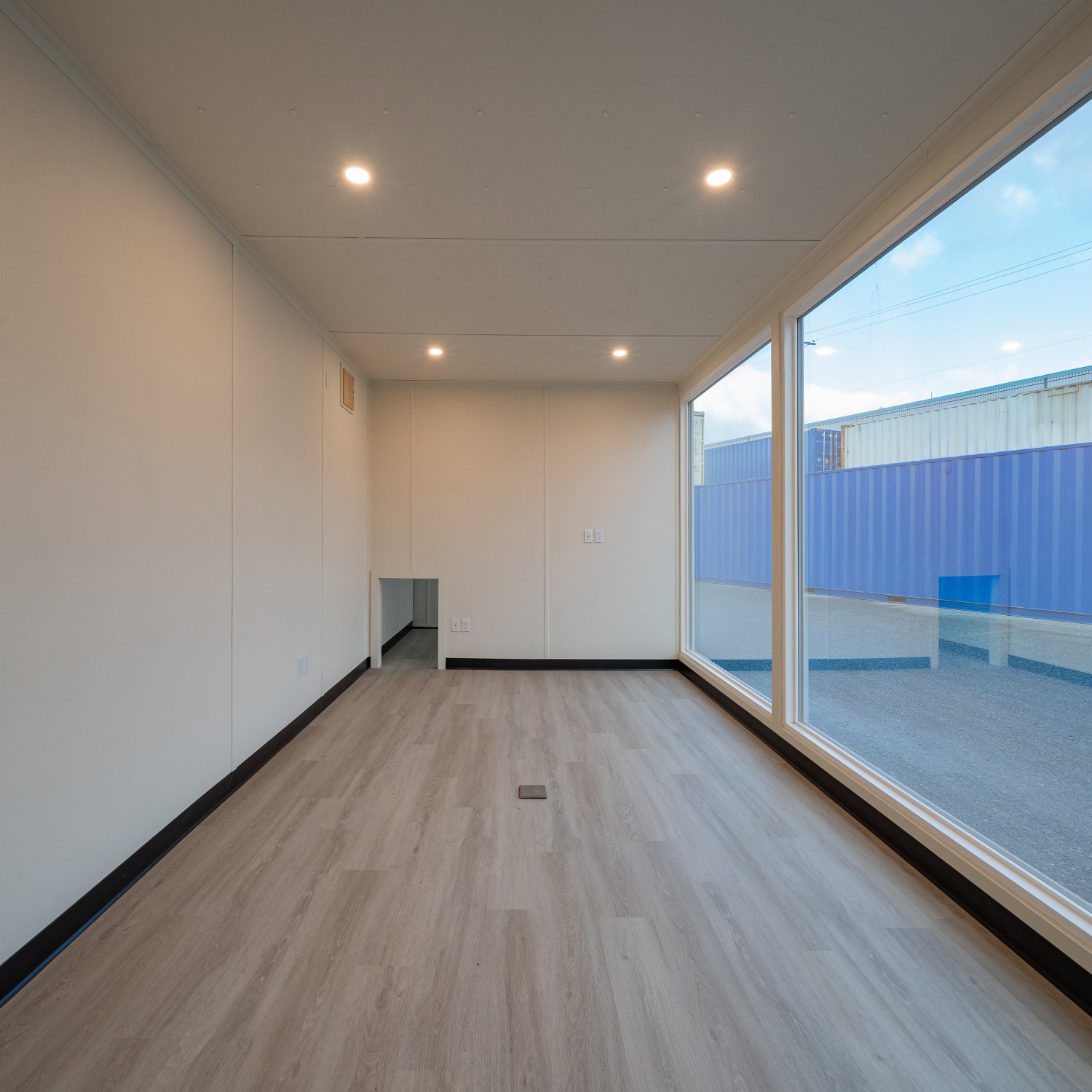 40’ x 10’ SALES CENTRE - Custom Cubes