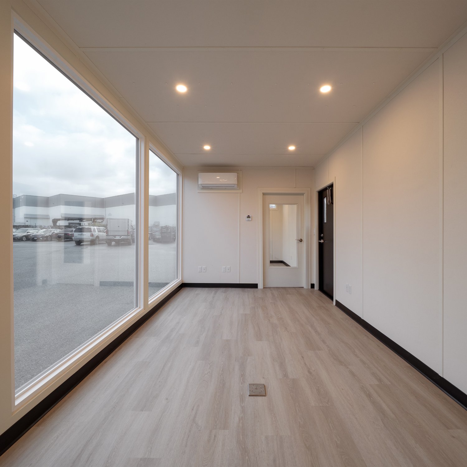 40’ x 10’ SALES CENTRE - Custom Cubes